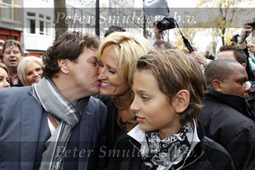 Amsterdam 5 november 2010
Onthulling beeld Jan en Mien Froger op de elandsgracht op de 50e verjaardag van hun zoon Rene Froger. Aanwezig waren oa Rene Natasja Didier Maxim Danny Natasja en Charly Froger . Dominique Grant heeft het beeld gemaakt.
Peter Smulders bv