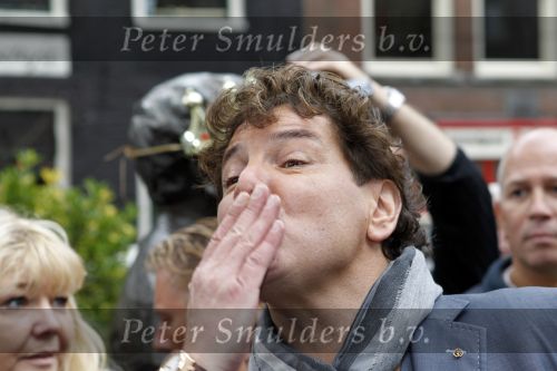 Amsterdam 5 november 2010
Onthulling beeld Jan en Mien Froger op de elandsgracht op de 50e verjaardag van hun zoon Rene Froger. Aanwezig waren oa Rene Natasja Didier Maxim Danny Natasja en Charly Froger . Dominique Grant heeft het beeld gemaakt.
Peter Smulders bv