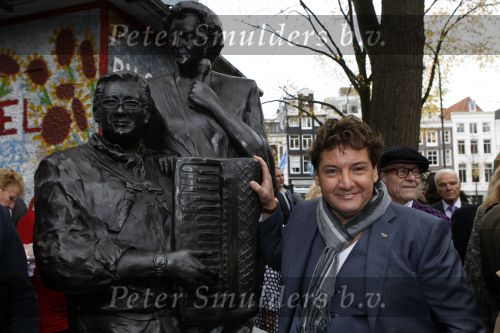 Amsterdam 5 november 2010
Onthulling beeld Jan en Mien Froger op de elandsgracht op de 50e verjaardag van hun zoon Rene Froger. Aanwezig waren oa Rene Natasja Didier Maxim Danny Natasja en Charly Froger . Dominique Grant heeft het beeld gemaakt.
Peter Smulders bv