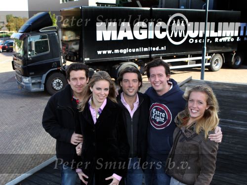 Helmond, 24 Oktober 2010
Fotosessie van de Familie Kazan
v.l.n.r.: Renzo Kazan, Mara Kazan, Oscar Kazan, Steven Kazan en Lara Kazan
Foto Peter Smulders BV