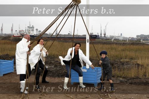 Amsterdam 4 november 2010
Rick Engelkes en Kruimeltje ( Joes Brauers) slaan de eerste paal voor het nieuwe pand van REP Rick Engelkes Productions.
Peter Smulders bv