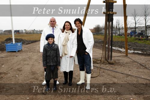 Amsterdam 4 november 2010
Rick Engelkes en Kruimeltje ( Joes Brauers) slaan de eerste paal voor het nieuwe pand van REP Rick Engelkes Productions.
Peter Smulders bv