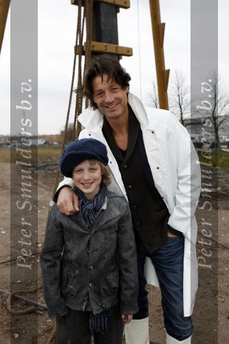 Amsterdam 4 november 2010
Rick Engelkes en Kruimeltje ( Joes Brauers) slaan de eerste paal voor het nieuwe pand van REP Rick Engelkes Productions.
Peter Smulders bv