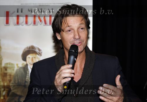 Amsterdam 4 november 2010
Rick Engelkes en Kruimeltje ( Joes Brauers) slaan de eerste paal voor het nieuwe pand van REP Rick Engelkes Productions.
Peter Smulders bv