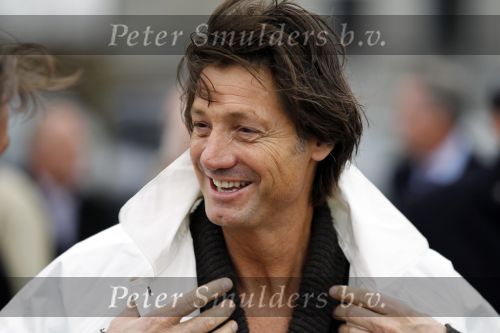 Amsterdam 4 november 2010
Rick Engelkes en Kruimeltje ( Joes Brauers) slaan de eerste paal voor het nieuwe pand van REP Rick Engelkes Productions.
Peter Smulders bv