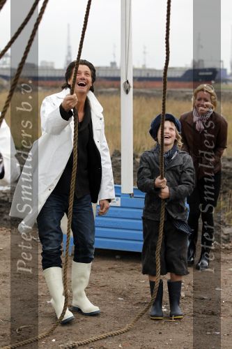 Amsterdam 4 november 2010
Rick Engelkes en Kruimeltje ( Joes Brauers) slaan de eerste paal voor het nieuwe pand van REP Rick Engelkes Productions.
Peter Smulders bv