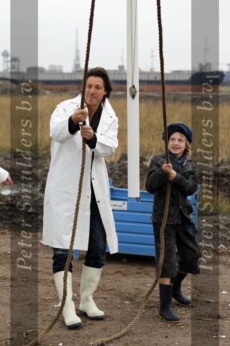 Amsterdam 4 november 2010
Rick Engelkes en Kruimeltje ( Joes Brauers) slaan de eerste paal voor het nieuwe pand van REP Rick Engelkes Productions.
Peter Smulders bv