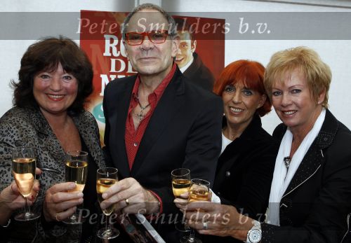 Loosdrecht 1 november 2010
Presentatie DVD Rob de Nijs Shows met Anneke Gronloh Trea Dobbs Ria Valk en Marijcke Merckens bij het golden tulip hotel.
Peter Smulders bv