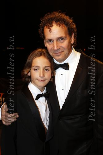 Leiden 30 oktober 2010
Premiere Soldaat van oranje op vliegbasis Valkenburg. Robin de Levita met zoon
Peter Smulders bv