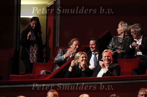 Amsterdam 2 november 2010
Rene Froger viert zijn 50e verjaardag met collega artiesten en vrienden in Carre.
oa Karin Bloemen Danny de Munk Ruth Jacoth Wesley Jeroen v d Boom Grant en Forsyth Thomas Berge Frans Bauer Linda de Mol Peter paul Muller Glennis GraceCarel Kraaijenhof en zoon Danny treden op. Caroline Tensen en Ron Brandsteder presenteren de avond. Ronald en Bartina Koeman
Peter Smulders bv