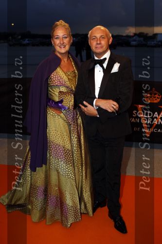 Leiden 30 oktober 2010
Premiere Soldaat van oranje op vliegbasis Valkenburg. Ronald Kolk met een vriendin
Peter Smulders bv