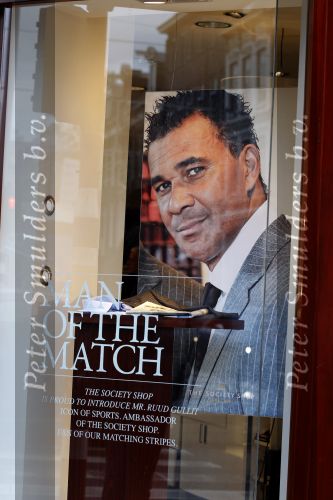 Amsterdam 6 november 2010
Ruud Gullit in de etalage van de society shop
Peter Smulders bv