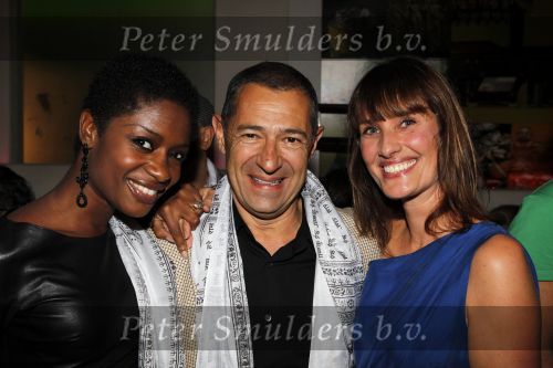 Amsterdam 6 november 2010
12 en een half jarig bestaan en presentatiie van het Buddha to Buddha boek in de supper club. Roland Kahn en Sylvana Simons
Peter Smulders bv