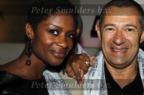 Amsterdam 6 november 2010
12 en een half jarig bestaan en presentatiie van het Buddha to Buddha boek in de supper club. Roland Kahn en Sylvana Simons
Peter Smulders bv