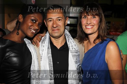 Amsterdam 6 november 2010
12 en een half jarig bestaan en presentatiie van het Buddha to Buddha boek in de supper club. Roland Kahn en Sylvana Simons
Peter Smulders bv