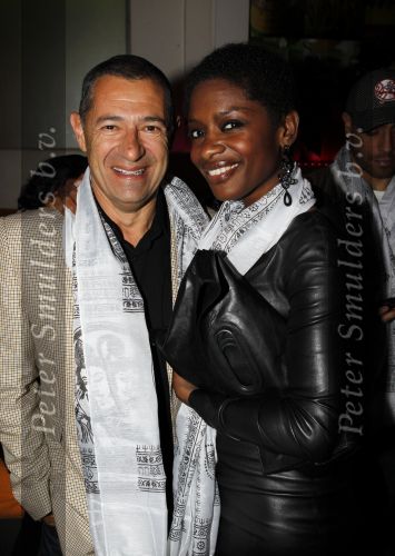 Amsterdam 6 november 2010
12 en een half jarig bestaan en presentatiie van het Buddha to Buddha boek in de supper club. Roland Kahn en Sylvana Simons
Peter Smulders bv