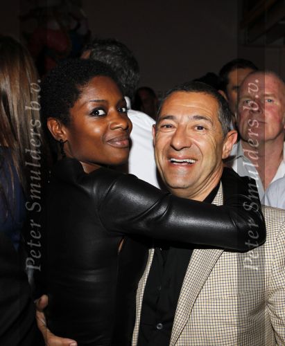 Amsterdam 6 november 2010
12 en een half jarig bestaan en presentatiie van het Buddha to Buddha boek in de supper club. Roland Kahn en Sylvana Simons
Peter Smulders bv