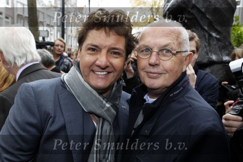 Amsterdam 5 november 2010
Onthulling beeld Jan en Mien Froger op de elandsgracht op de 50e verjaardag van hun zoon Rene Froger. Aanwezig waren oa Rene Natasja Didier Maxim Danny Natasja en Charly Froger . Dominique Grant heeft het beeld gemaakt. zoon tante Leen bij beeld
Peter Smulders bv