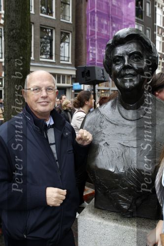 Amsterdam 5 november 2010
Onthulling beeld Jan en Mien Froger op de elandsgracht op de 50e verjaardag van hun zoon Rene Froger. Aanwezig waren oa Rene Natasja Didier Maxim Danny Natasja en Charly Froger . Dominique Grant heeft het beeld gemaakt. zoon tante Leen bij beeld
Peter Smulders bv