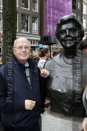 Amsterdam 5 november 2010
Onthulling beeld Jan en Mien Froger op de elandsgracht op de 50e verjaardag van hun zoon Rene Froger. Aanwezig waren oa Rene Natasja Didier Maxim Danny Natasja en Charly Froger . Dominique Grant heeft het beeld gemaakt. zoon tante Leen bij beeld
Peter Smulders bv