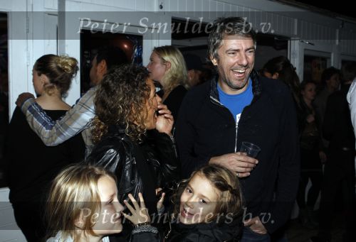 Amsterdam 31 oktober 2010
Feestje bij strand Zuid van de CLUB. Tatum Dagelet Toy Travis Daniel de Ridder Ruud de Wild en zijn vrouw Aafke zijn allemaal op het feest
Peter Smulders bv