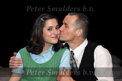 Hoorn 1 november 2010
Premiere musical Je Anne in de schouwburg van Hoorn. De hoofdrollen worden oa gwespeeld door Abke Bruins Thom Hoffman Levi v Kempen Marloes v d Heuvel Sanne Bosman Frans Maas Annemarie Maas en Mark v d Laan
Peter Smulders bv
