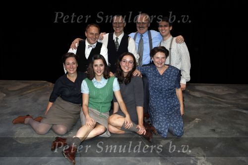 Hoorn 1 november 2010
Premiere musical Je Anne in de schouwburg van Hoorn. De hoofdrollen worden oa gwespeeld door Abke Bruins Thom Hoffman Levi v Kempen Marloes v d Heuvel Sanne Bosman Frans Maas Annemarie Maas en Mark v d Laan
Peter Smulders bv