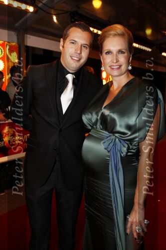 Amsterdam 22 oktober 2010
Televizierring 2010 in carre. Tijl Beckland met zijn zwangere vrouw
Peter Smulders bv