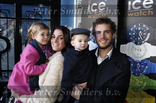 Amsterdam 25 oktober 2010
Presentatie van de ice watch in de ice bar. Tim Akkerman met vrouw en kinderen
Peter Smulders bv