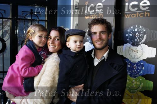 Amsterdam 25 oktober 2010
Presentatie van de ice watch in de ice bar. Tim Akkerman met vrouw en kinderen
Peter Smulders bv