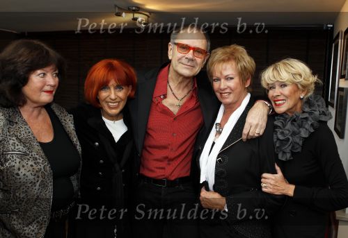 Loosdrecht 1 november 2010
Presentatie DVD Rob de Nijs Shows met Anneke Gronloh Trea Dobbs Ria Valk en Marijcke Merckens bij het golden tulip hotel.
Peter Smulders bv