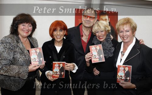 Loosdrecht 1 november 2010
Presentatie DVD Rob de Nijs Shows met Anneke Gronloh Trea Dobbs Ria Valk en Marijcke Merckens bij het golden tulip hotel.
Peter Smulders bv