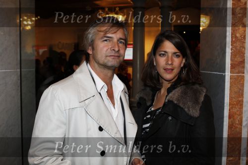 Amsterdam 2 november 2010
Rene Froger viert zijn 50e verjaardag met collega artiesten en vrienden in Carre.
Victor Reinier met zijn vriendin
Peter Smulders bv