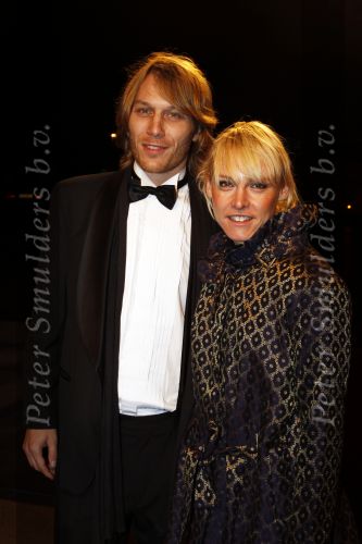 Leiden 30 oktober 2010
Premiere Soldaat van oranje op vliegbasis Valkenburg. Wende Snijders met vriend
Peter Smulders bv