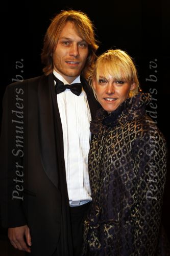 Leiden 30 oktober 2010
Premiere Soldaat van oranje op vliegbasis Valkenburg. Wende Snijders met vriend
Peter Smulders bv