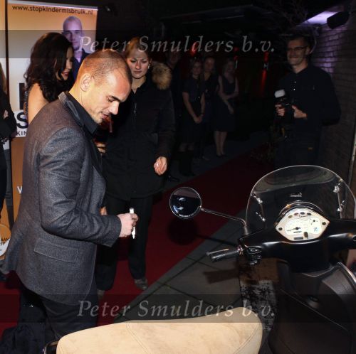 Blaricum 7 november 2010
Wesley Sneijder en Yolanthe Cabau v Kasbergen bij avond voor stop kindermisbruik bij Red Sun in Blaricum
Peter Smulders bv