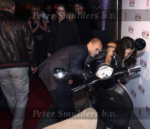 Blaricum 7 november 2010
Wesley Sneijder en Yolanthe Cabau v Kasbergen bij avond voor stop kindermisbruik bij Red Sun in Blaricum
Peter Smulders bv