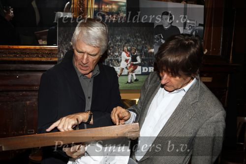 Amsterdam 1 november 2010
Presentatie van twee boeken van Jan Mulder bij cafe scheltema. Wim T Schippers met Kees v Kooten
Peter Smulders bv