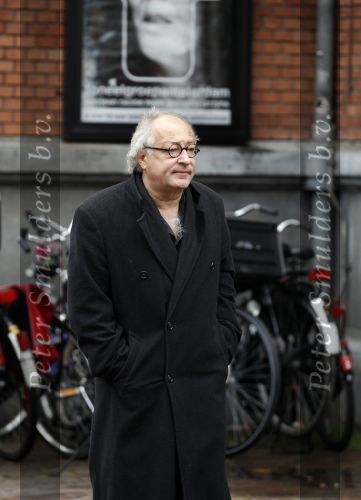 Amsterdam 6 november 2010
Herdenkingsdienst/begrafenis van Harry Mulisch in de stadsschouwburg van Amsterdam. Youp van t Hek
Peter Smulders bv