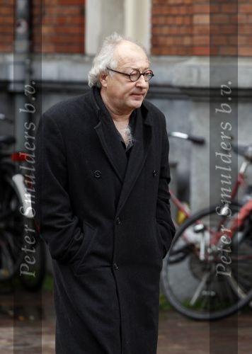 Amsterdam 6 november 2010
Herdenkingsdienst/begrafenis van Harry Mulisch in de stadsschouwburg van Amsterdam. Youp van t Hek
Peter Smulders bv