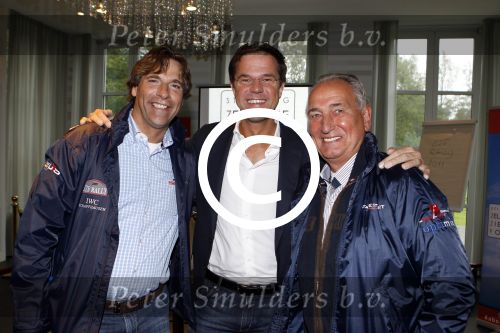 Den haag 9 oktober 2011
Rally tbv zeldzame ziekte fonds die vanaf het catshuis vertrekt. Premier Marc Rutte geeft het startsein. Marc Rutte met Albert Westerman
Peter Smulders bv