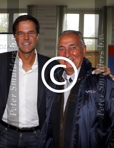 Den haag 9 oktober 2011
Rally tbv zeldzame ziekte fonds die vanaf het catshuis vertrekt. Premier Marc Rutte geeft het startsein. Marc Rutte met Albert Westerman
Peter Smulders bv