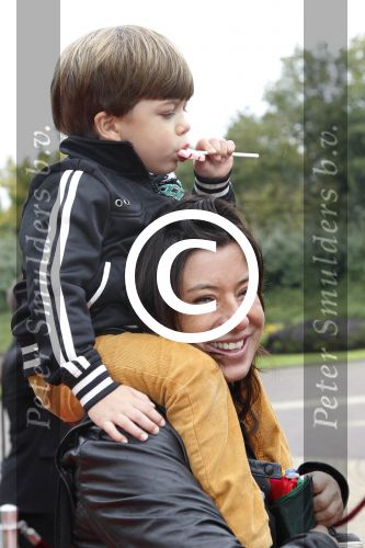 Kaatsheuvel, 9 Oktober 2011
Premiï¿½re van de musical Droomvlucht
Amanda Krabbe en Martijn Krabbe met de kinderen
Foto Peter smulders BV
