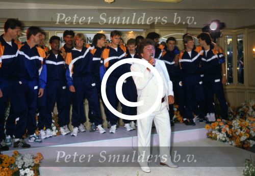 1988 Hotel Huis ter Duin met een optreden van Andre Hazes samen met het Nederlands elftal voo vertrek naar het EK 1988 in Duitsland.
Foto Peter Smulders BV