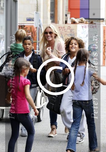 Amsterdam 19 juli 2011
Angela v Hulten met haar zoons Ruben en Justin.
Peter Smulders bv