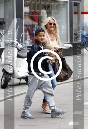 Amsterdam 19 juli 2011
Angela v Hulten met haar zoons Ruben en Justin.
Peter Smulders bv