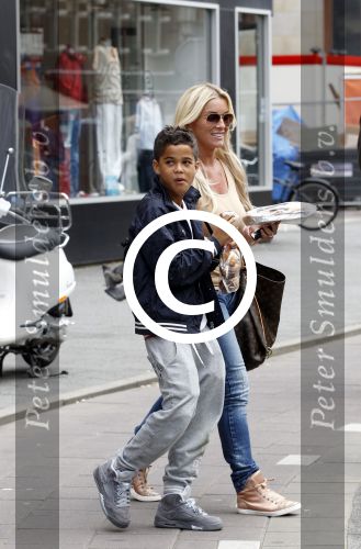 Amsterdam 19 juli 2011
Angela v Hulten met haar zoons Ruben en Justin.
Peter Smulders bv