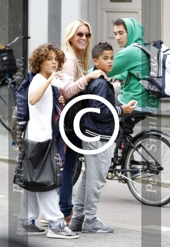 Amsterdam 19 juli 2011
Angela v Hulten met haar zoons Ruben en Justin.
Peter Smulders bv