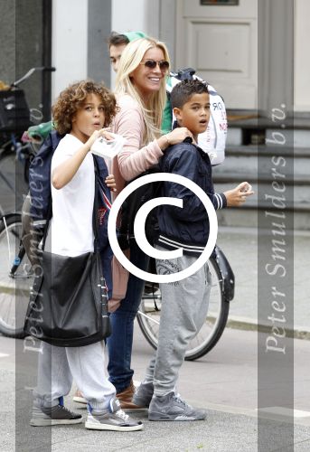 Amsterdam 19 juli 2011
Angela v Hulten met haar zoons Ruben en Justin.
Peter Smulders bv