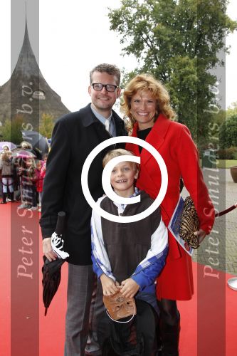 Kaatsheuvel, 9 Oktober 2011
Premiï¿½re van de musical Droomvlucht
Anou v Nes met man en zijn zoontje
Foto Peter smulders BV